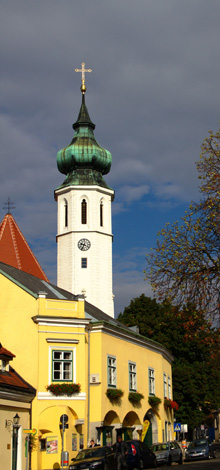 Grinzinger Kirche zum Heiligen Kreuz